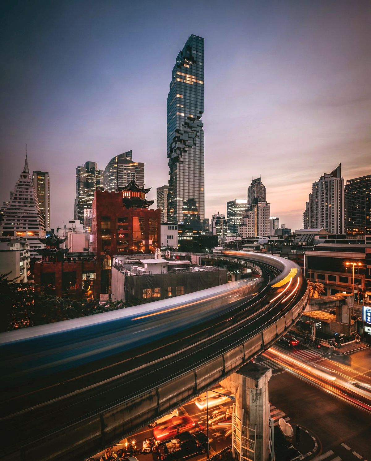 Bangkok lúc hoàng hôn với tòa tháp MahaNakhon